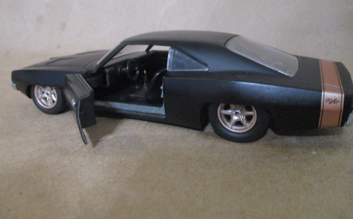 Miniatura 1:24 Dodge Charger Widebody Velozes e Furiosos Preto
