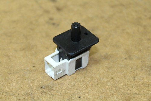 Mercedes E-Klasse W211 Türkontaktschalter Schalter Taster Tür 2028209410