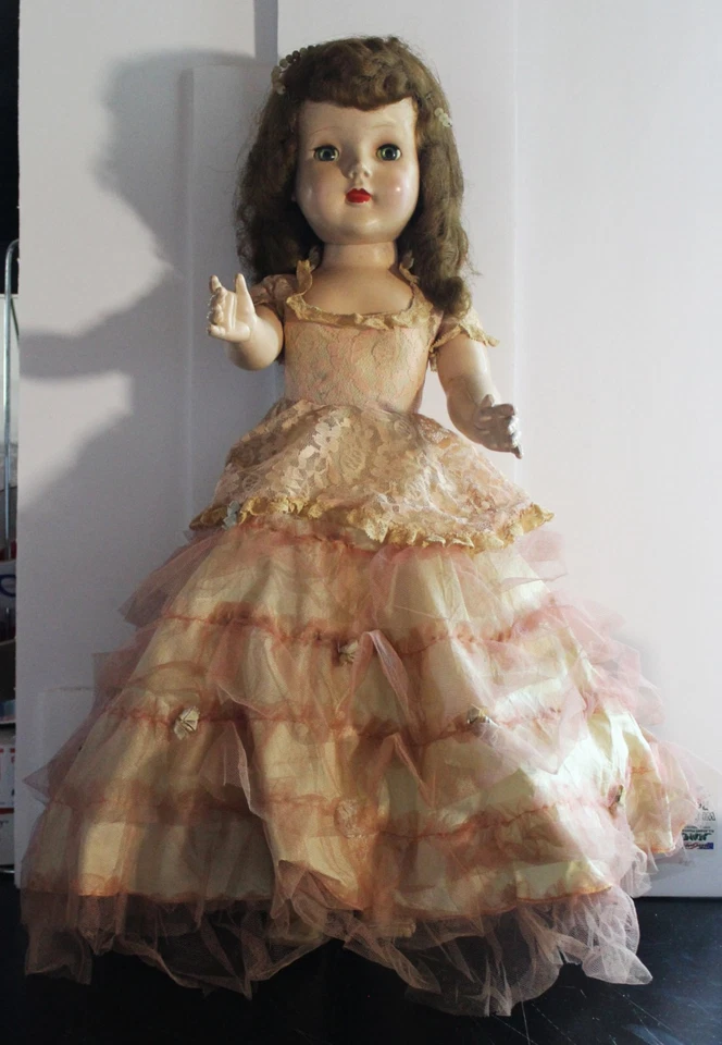 VINTAGE 1950 PERSONAGEM AMERICANO BONECA SWEET SUE WALKER 24 EM VESTIDO E SAPATOS ORIGINAIS - Imagem 4 de 4