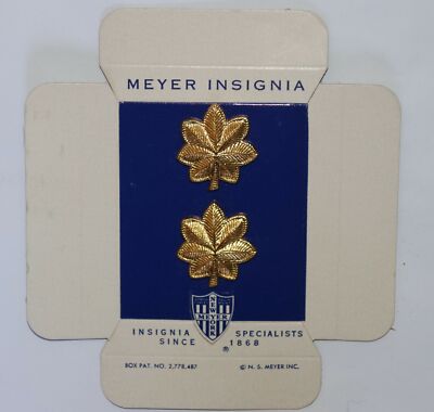 US ARMY WWII MAJOR METAL PIN BACK COLLAR BADGE GILT RANK PAIR FULL SIZE ON CARD