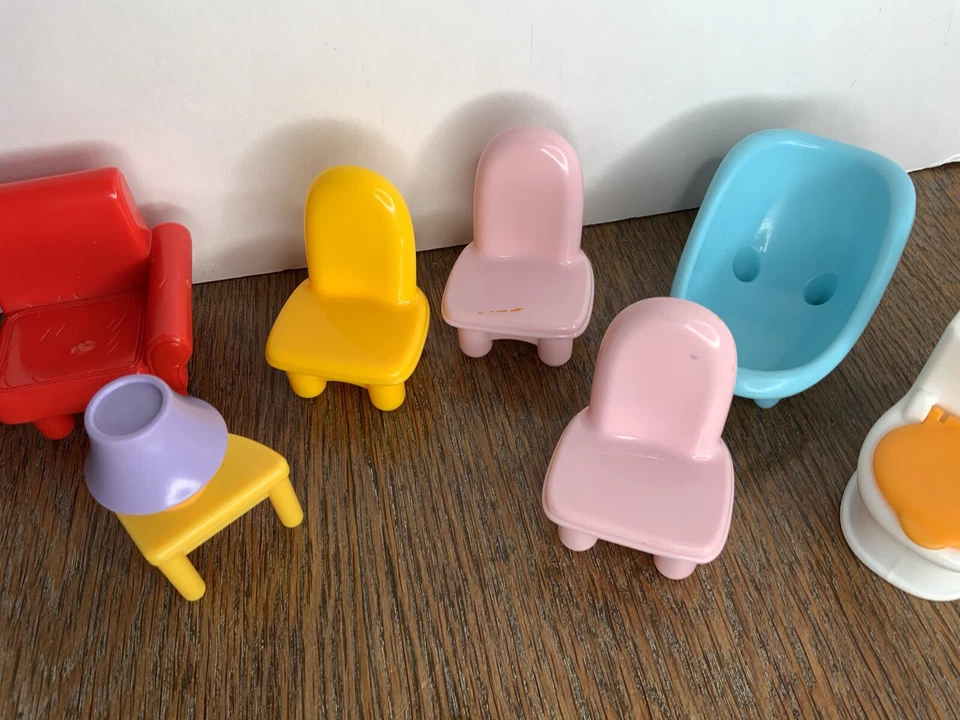 Conjunto de móveis vintage Fisher Price My First para casa de bonecas banheiro banheira cadeiras abajur - Imagem 3 de 4