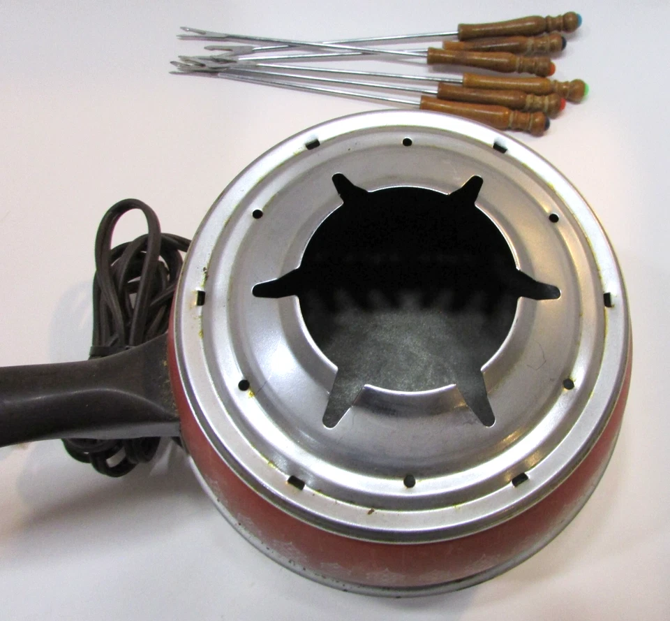 Juego de olla de fondue eléctrica Oster vintage años 70 buen funcionamiento con 6 horquillas con mango de madera Foto 4 de 4
