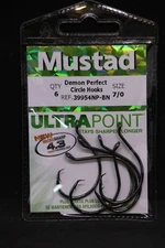 Mustad 39954NPBN-70 Ultra Point Demon Perfect Circle Hooks Size 7/0 Pack of 6