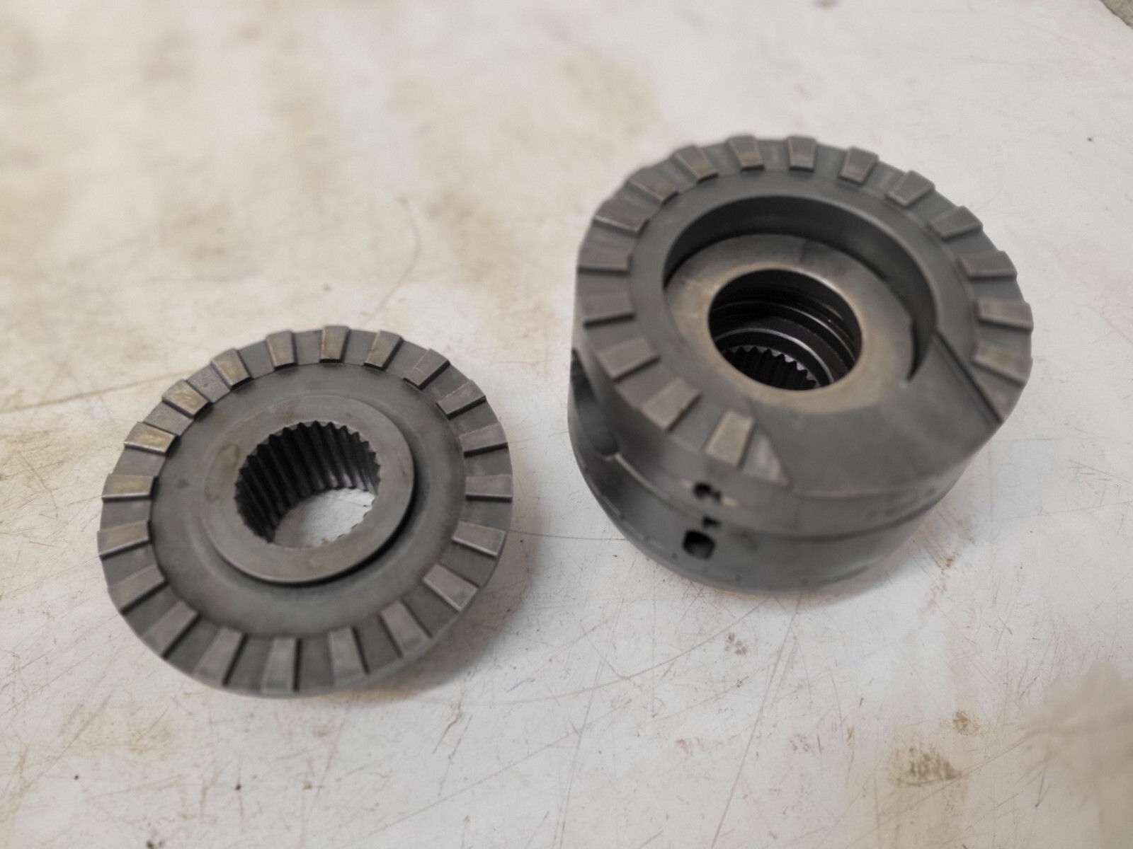 GM 8.5'' 10 BOLT LUNCHBOX LOCKER 28 SPLINE CHEVY GMC TRUCK eBay