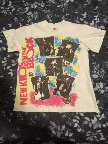 NEW KIDS ON THE BLOCK concert tour tee t-shirt 1980s vintage concert t-shirt, vintage, size S, single stitch, B+ condition