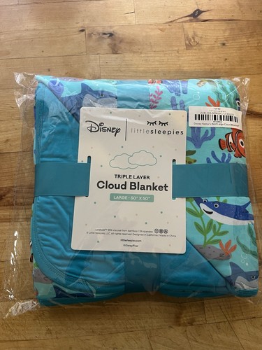 Little Sleepies Disney Findet Nemo’s Riff Wolkendecke - IN HAND - Bild 1 von 2