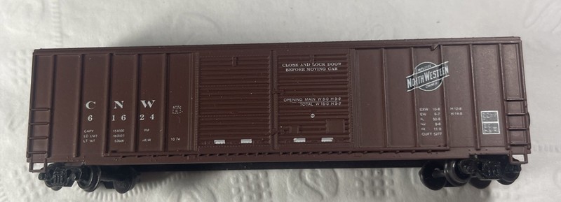 Roundhouse 8283 Chicago & Northwestern #61624 Box Car N Scale