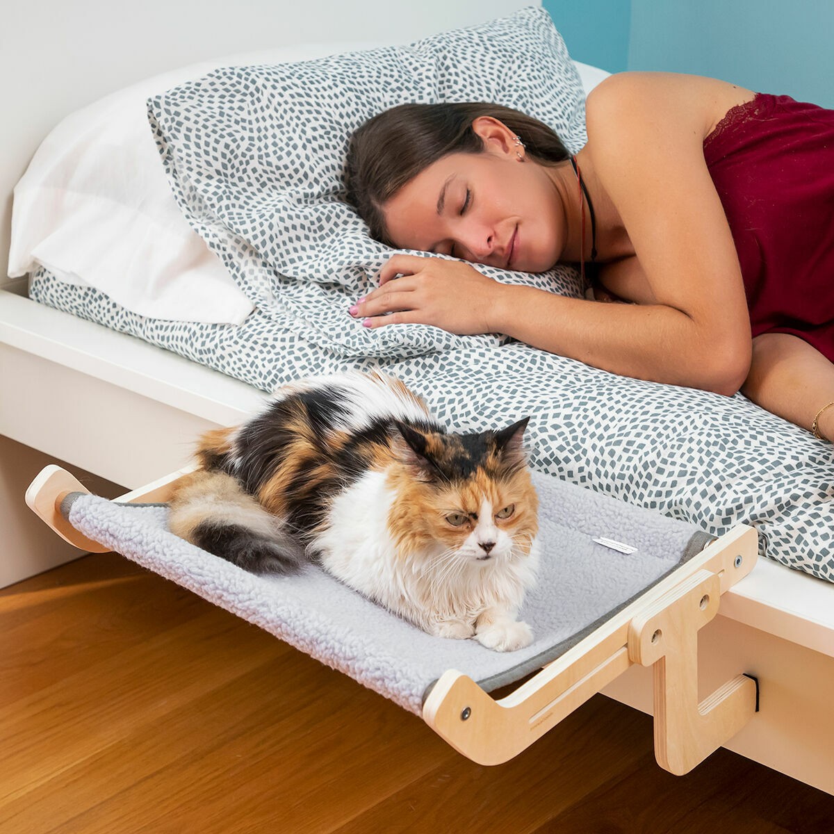 Hamac suspendu pour chats idéal près de la fenêtre pour les siestes au soleil