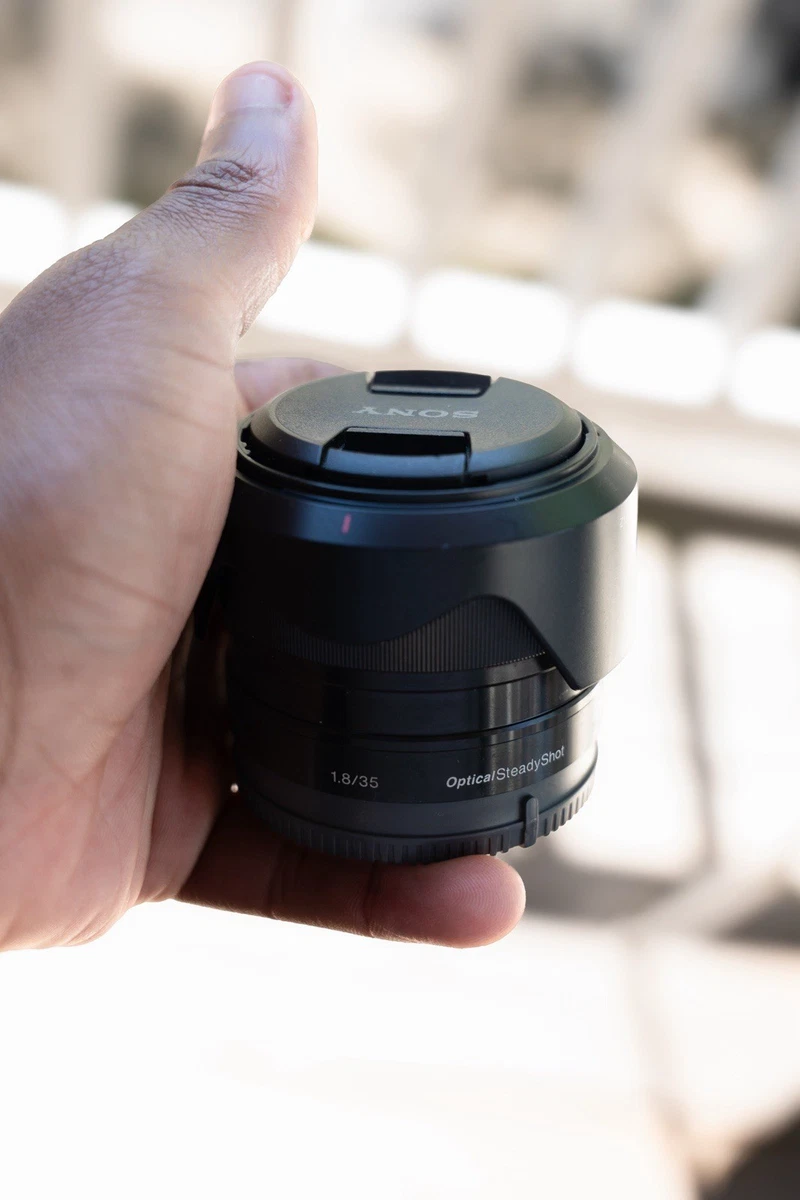 【中古】Sony SEL35F18 E 35mm f/1.8 OSS Fixed Lens for NEX series E Mount Amazon.com : Sony SEL35F18 35 mm f/1.8 Prime Fixed Lens : Camera