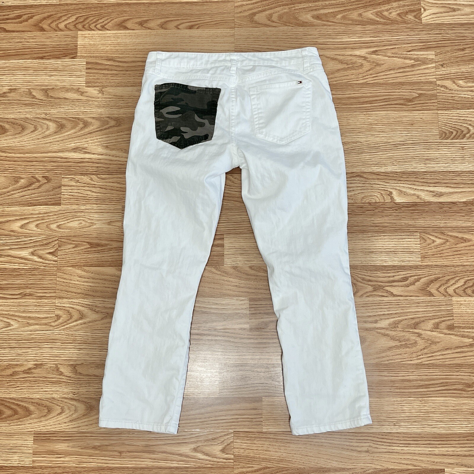 Tommy Hilfiger Camo Accent White Crop Capri Pants Women’s 4 image 4