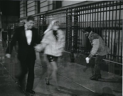 1992 Press Photo Homeless man begging for change