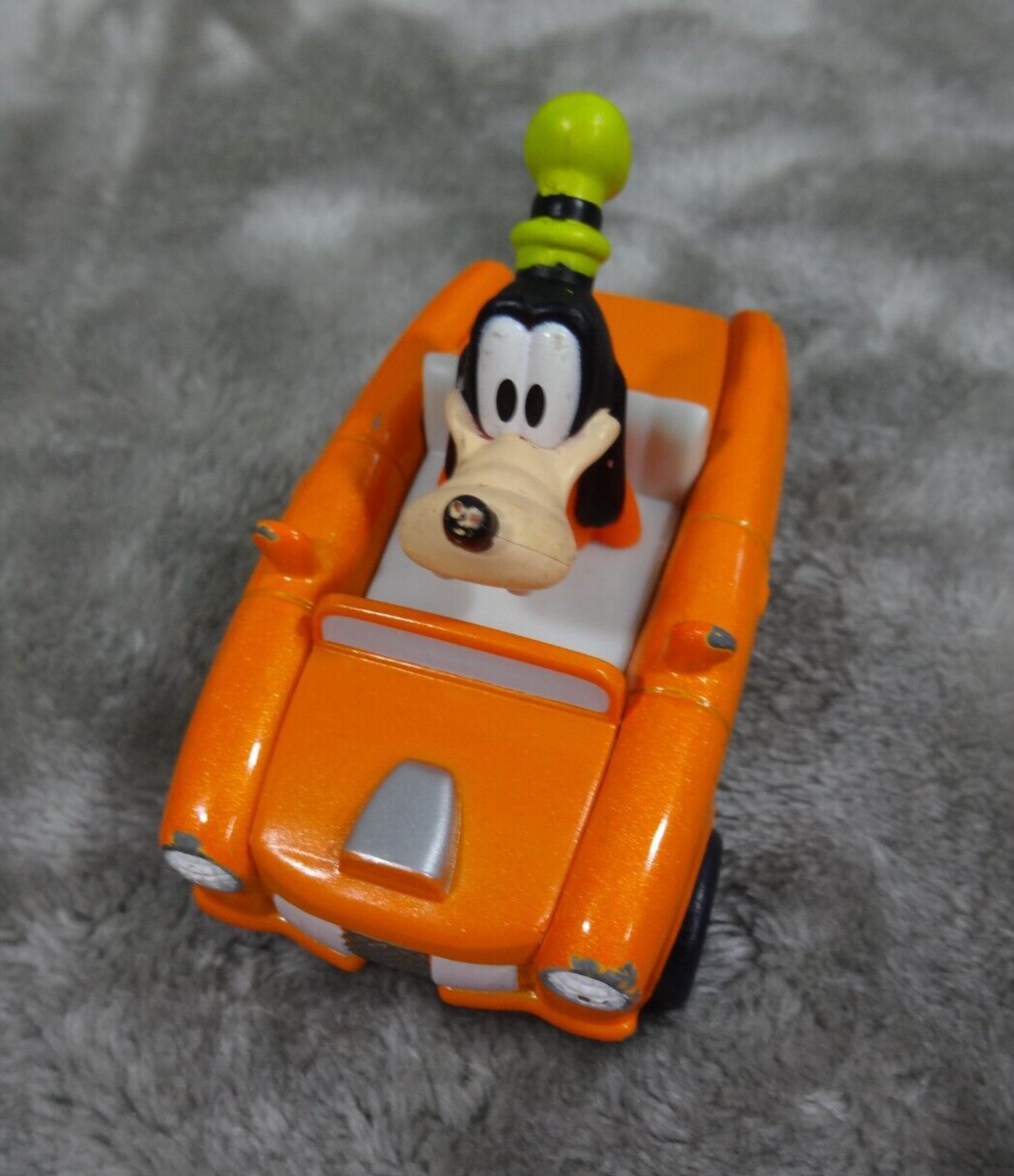 2016 Mattel Disney Mickey and the Roadster Racers Goofy Orange Car