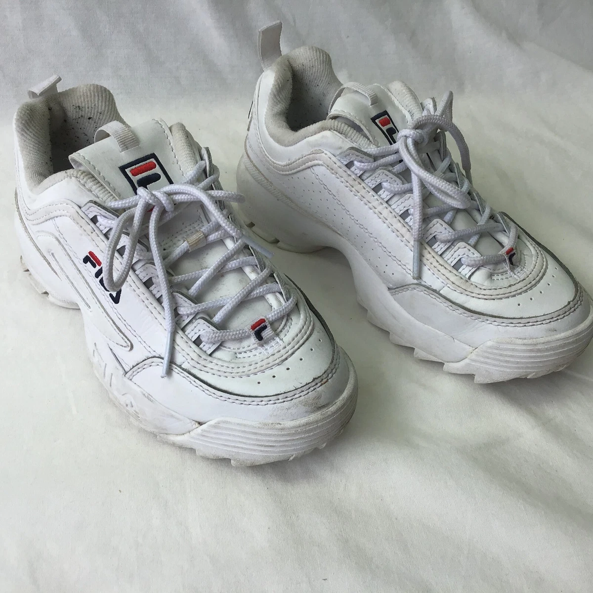 Fila disruptor hotsell trainers in white