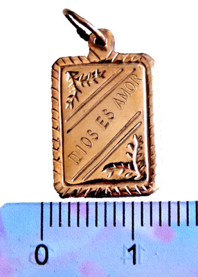 Colgante de plata 925 DIOS ES AMOR (en español)