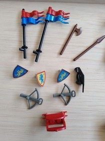 LEGO 6081 King's Mountain Fortress Castle Knights 4pcs with Horse Black Parrot