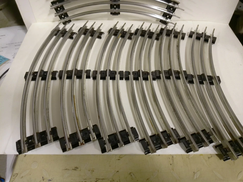 8 SECTIONS LIONEL O GAUGE 031 CURVE TRACK 31" DIAMETER VERY SHINEY CONDITION - Image 2 of 3