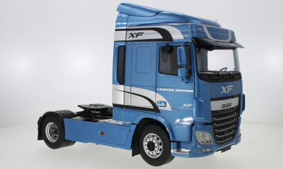Premium ClassiXXs DAF XF Space Cab Light Blue 2018 1:18