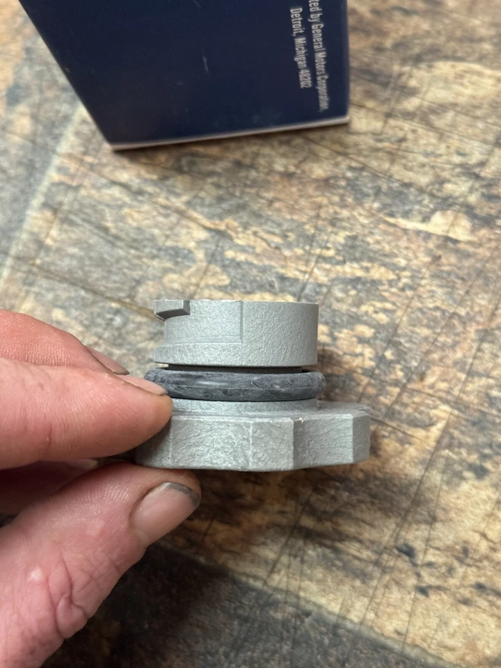 Крышка маслозаливной горловины AM Pontiac Firebird Turbo 1989 NOS Delco подлинная 25525796 - Изображение 3 из 4