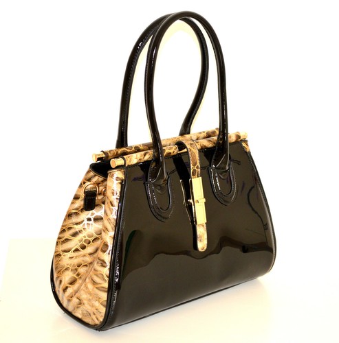 BORSA NERA TRAPUNTATA LUCIDA CON APPLICAZIONE LOGO FRONTALE - SHOP*ART -  Carbone Boutique