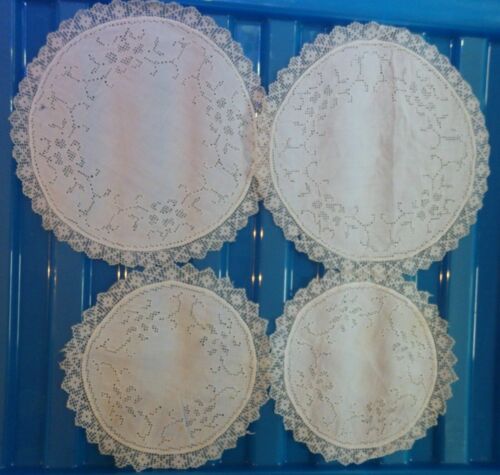 VINTAGE 4 embroidered small round cloths 7" 18 cm (VC154) - Afbeelding 1 van 3