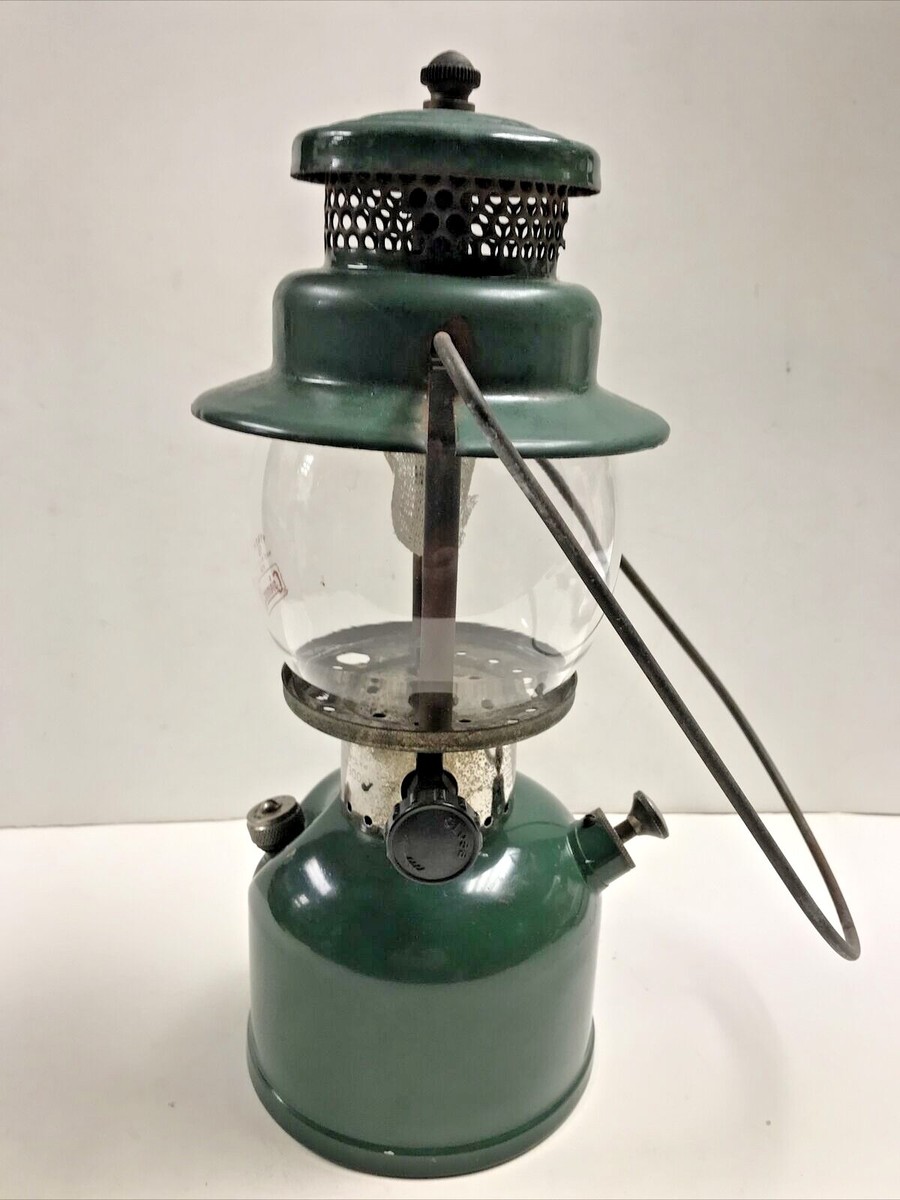 NICE COLEMAN MODEL 242C PAINTED SINGLE MANTLE LANTERN MADE NICE COLEMAN MODEL 242C PAINTED SINGLE MANTLE LANTERN MADE