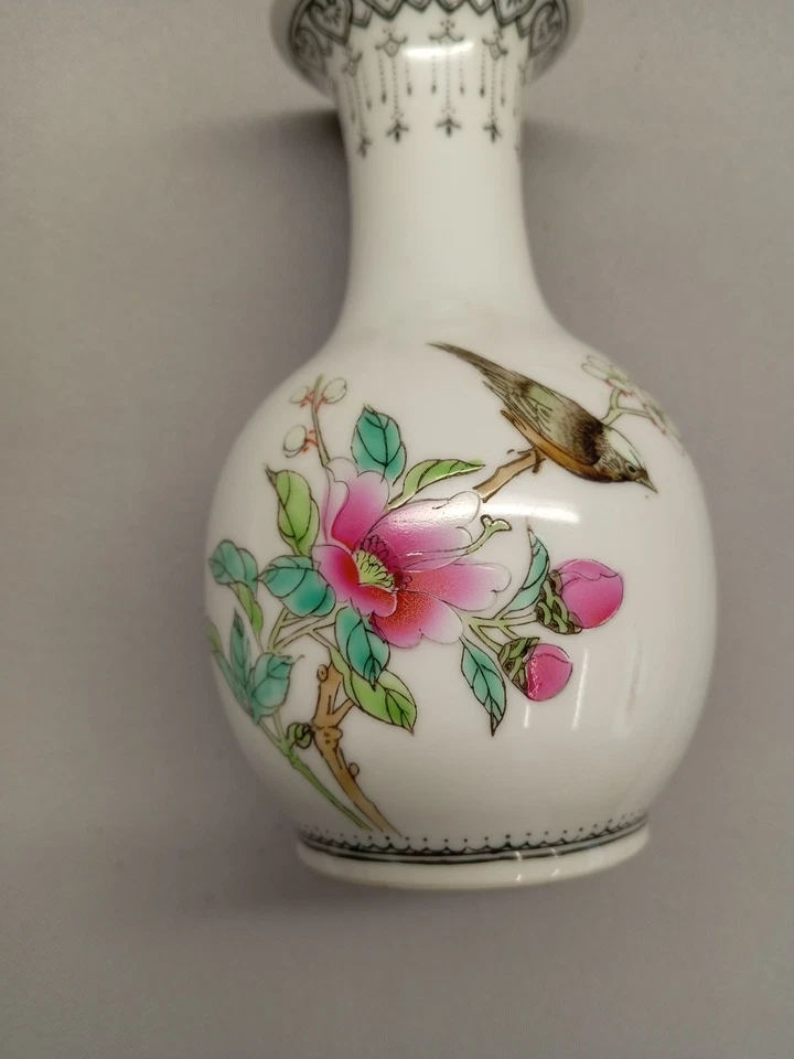 Vintage Oriental 80’s Famille Rose Porcelain Chinese Small Vase floral - Image 2 of 4