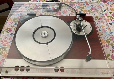 LUXMAN PD-310 Turntable with VS-300 Vacuum Stabilizer and Shelter 7000 Stylus