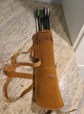 Suede Leather Back Arrow Holder Archery Quiver & 12 Cabelas Arrows Cabon