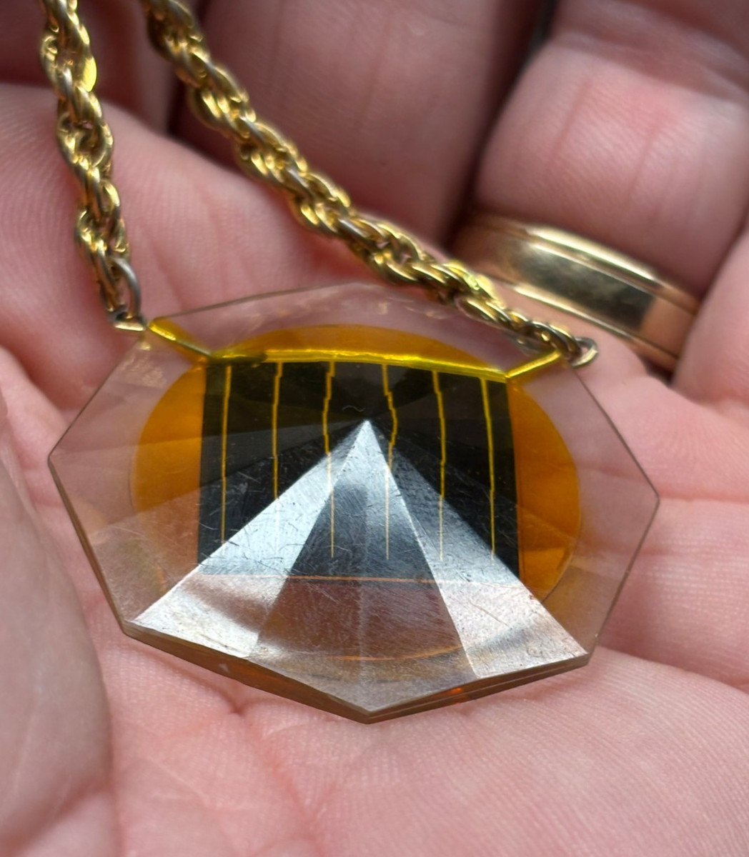 1970s SOLAR ENERGIZER Therapeutic electric current NECKLACE lucite solar cell View 6