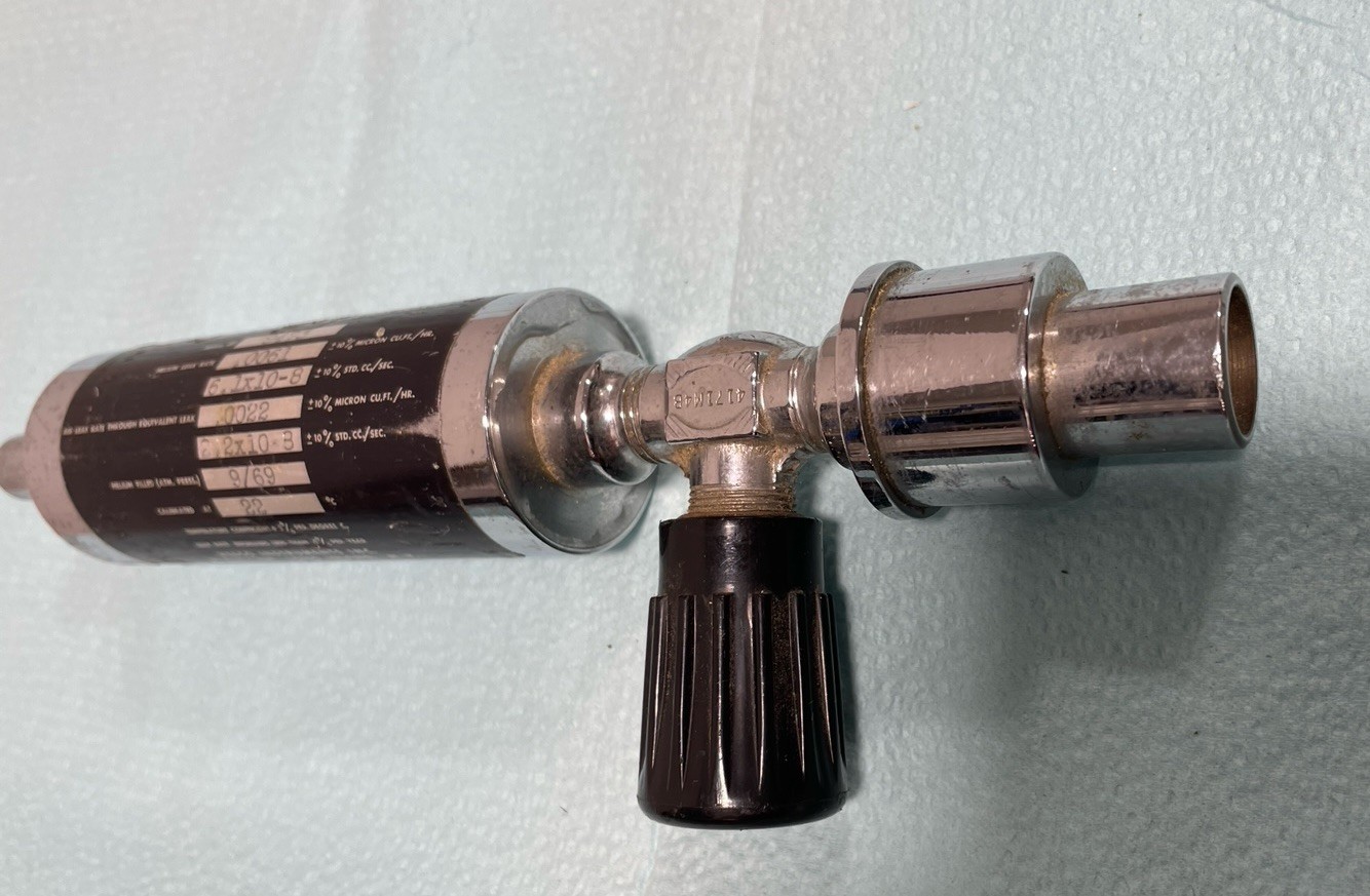 Veeco Sensitivity Calibrator Type SC-4 Helium Mass Spectrometer Leak Detector