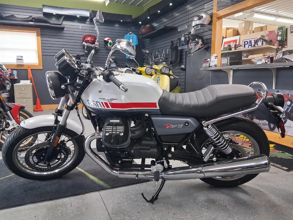 2023 Moto Guzzi V7 Special - Image 2 of 4