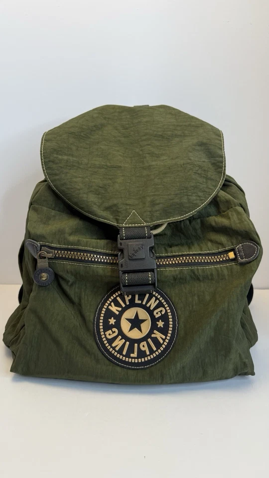 Mochila Kipling vintage verde oliva con cordón solapa bolso de nailon Foto 2 de 4