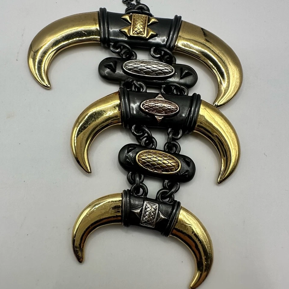 Collar House of Harlow Triple Cuerno Vaquera Costera Joyería Informal Foto 3 de 4