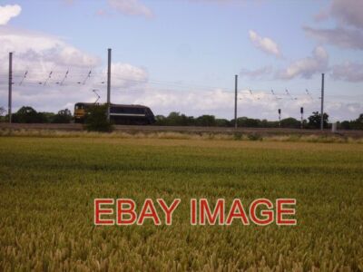 FOTO EINE 225 LOKOMOTIVE SCHEINT IHREN ZUG VERLOREN ZU HABEN BLICK NACH OST CO