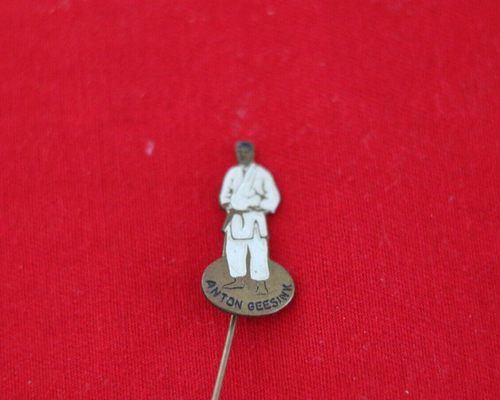 De colección - Anton Geesink - Juegos Olímpicos de Judo 1964 Tokio - Insignia alfiler de barra de corbata/solapa - Imagen 2 de 3