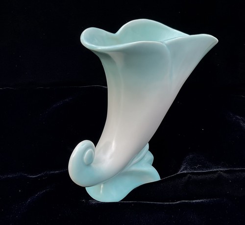 California Potteries Vintage Aqua & White Calla Lilly Trumpet Vase - Picture 5 of 8