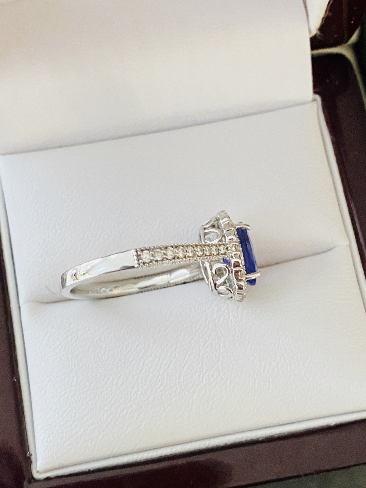 Estate Ladies 18k White Gold Tanzanite & Diamonds Engagement Ring - Image 5