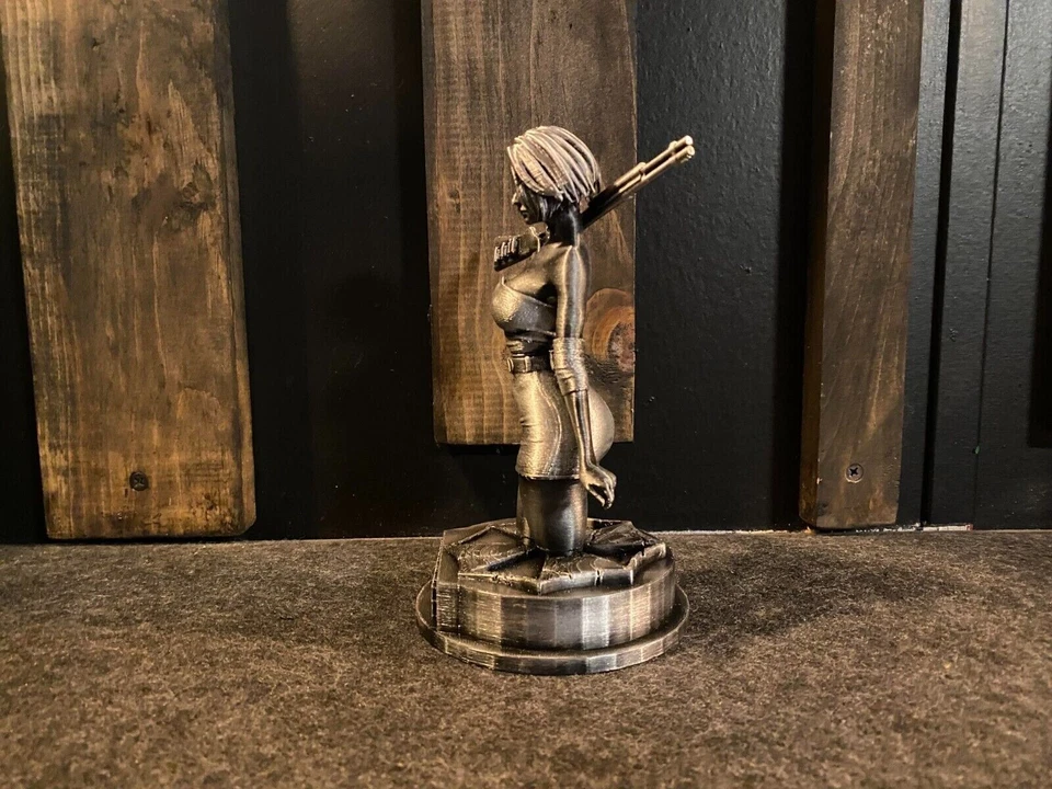 Resident Evil Jill Valentine Silver Statue 6inches Tall - Image 3 of 4