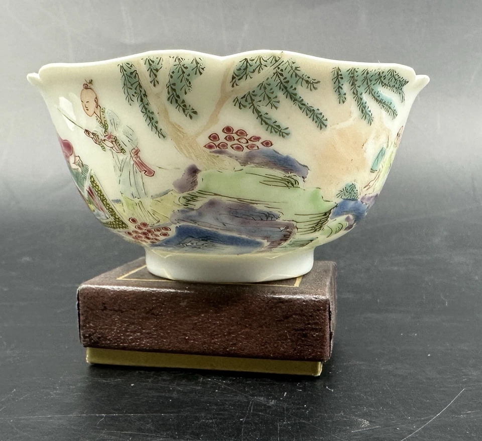 Antique Chinese Famille Rose Porcelain Scalloped Bowl Late Qing Guangxu 3⅝” - Image 2 of 4