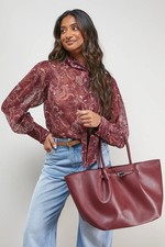 Oasis Cherry Tote Bag Womens Casual Bags & Purses