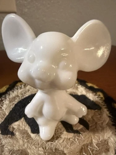 Fenton Vintage Glass Mouse Figurine Glossy White