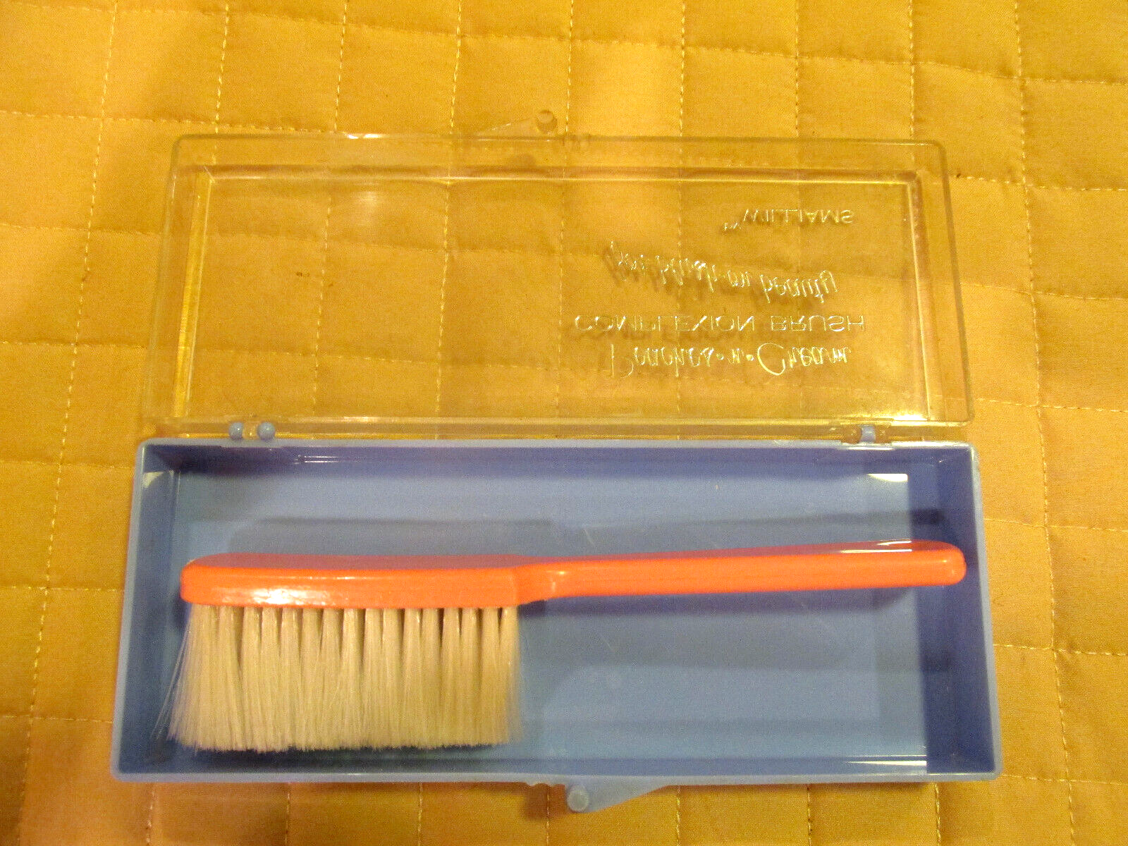 VINTAGE MAKE-UP BRUSH PEACHES-N-CREAM COMPLEXION 