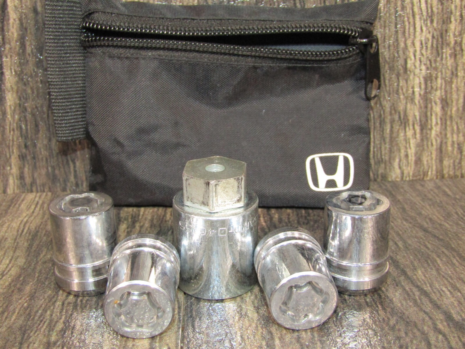 GENUINE OEM HONDA 08W42SNA100 Chrome Wheel Lock Set with Key Bag Used