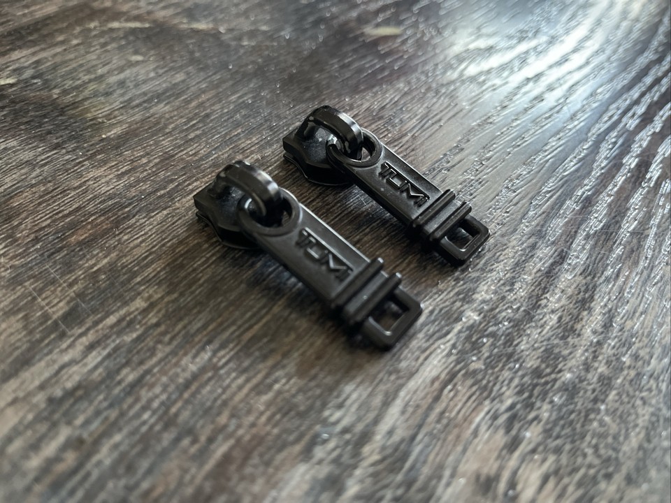 Tumi Replacement Sliders / Zipper Pulls / Pull Tabs Black eBay