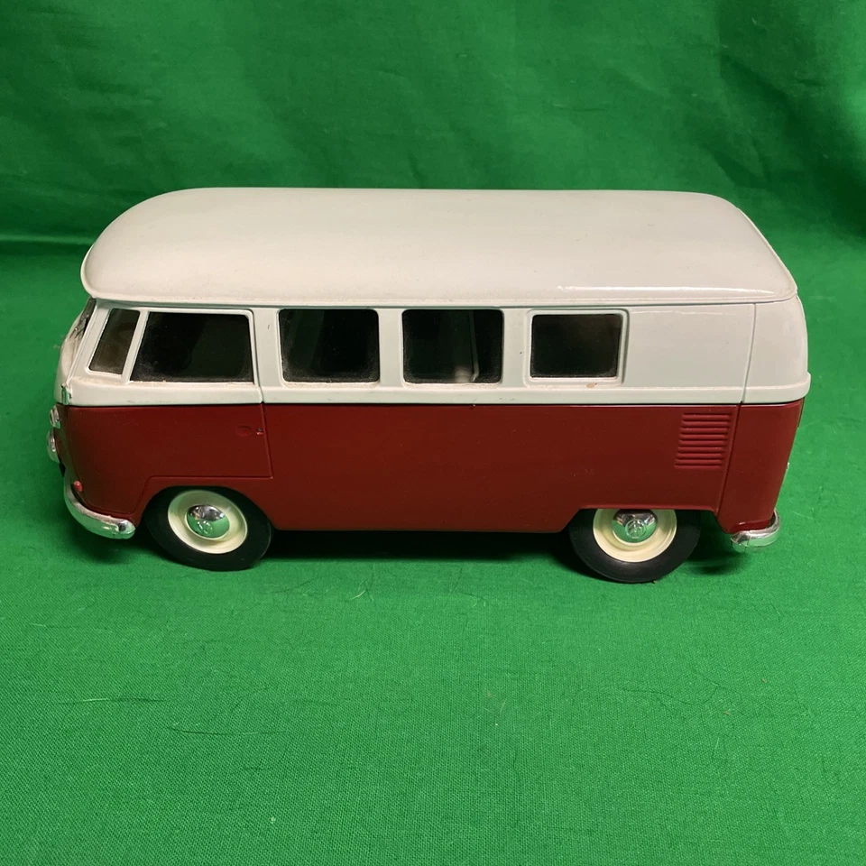 Vintage Volkswagen Sólido VW Combi  1966 VW  bus  1:19  DieCast Preowned A8 - Image 2 of 4