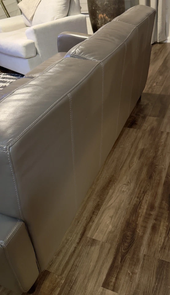 Chateau d'Ax Italian grey leather sofa in excelent condition. - Image 4 of 4