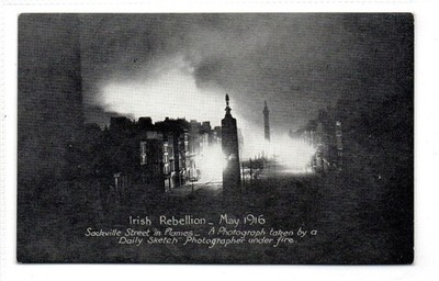 SACKVILLE STREET DUBLIN IN FLAMMEN: Osteraufstand 1916 Postkarte (C92654)
