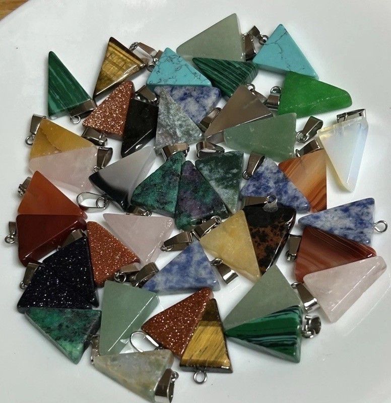 Huge Lot Of 41 PCs Stone Pendant Energy Chakra Reiki Healing Amulet
