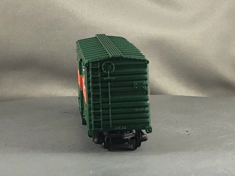 Model Power - Great Northern - 40' Box Car + Wgt # 46006 - Image 2 of 4