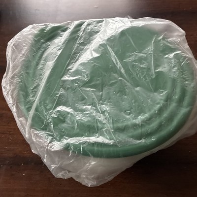 Tupperware Sheerly Elegant Small Serving Bowl With Lid~Emerald~6 Cups~New!